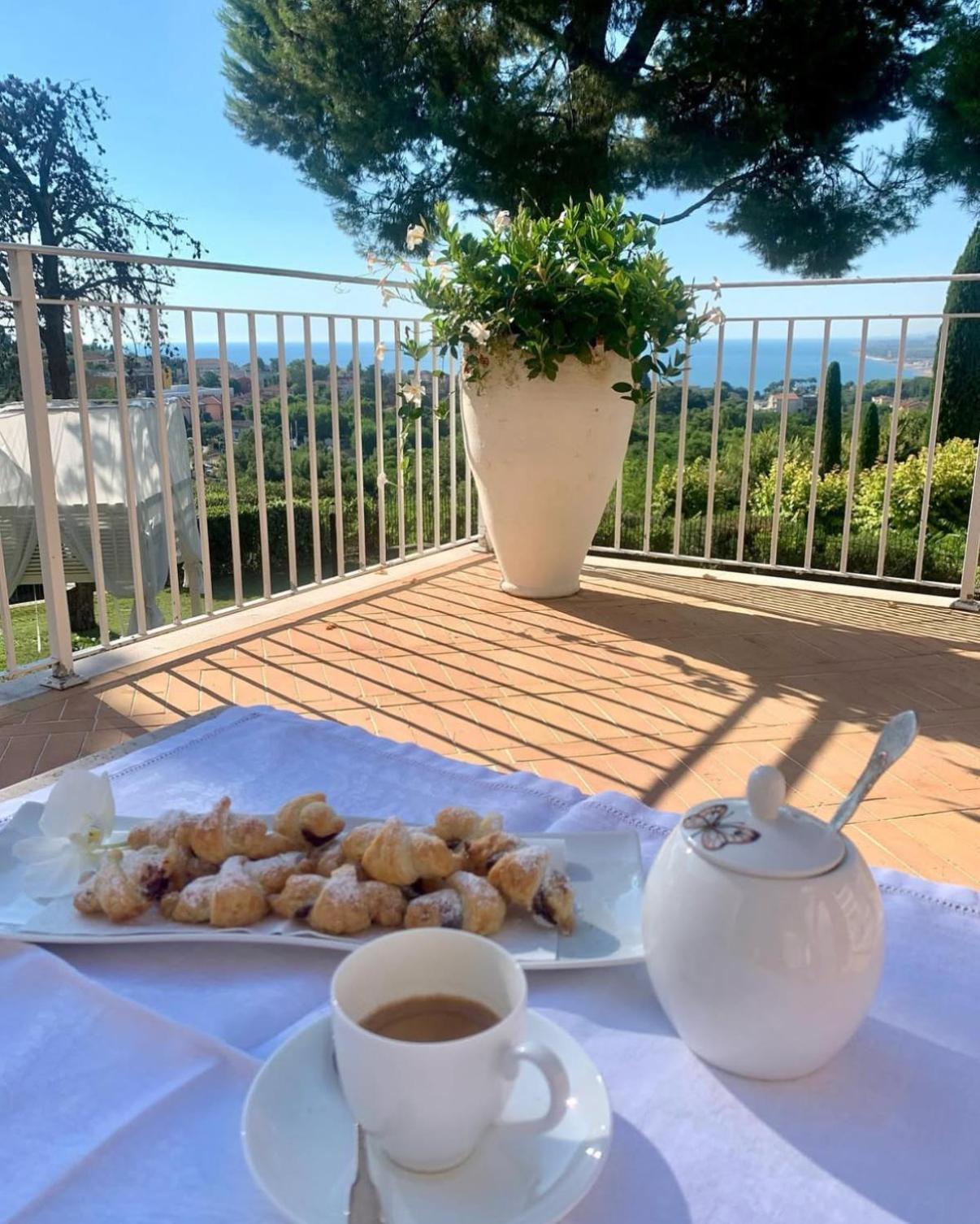 Bed and Breakfast Tra Gli Alberi E Il Mare Sirolo Exterior foto